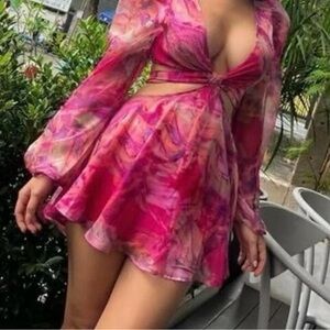 Beautiful sexi Short/skirt with blouse with puff sleeves, V-neck